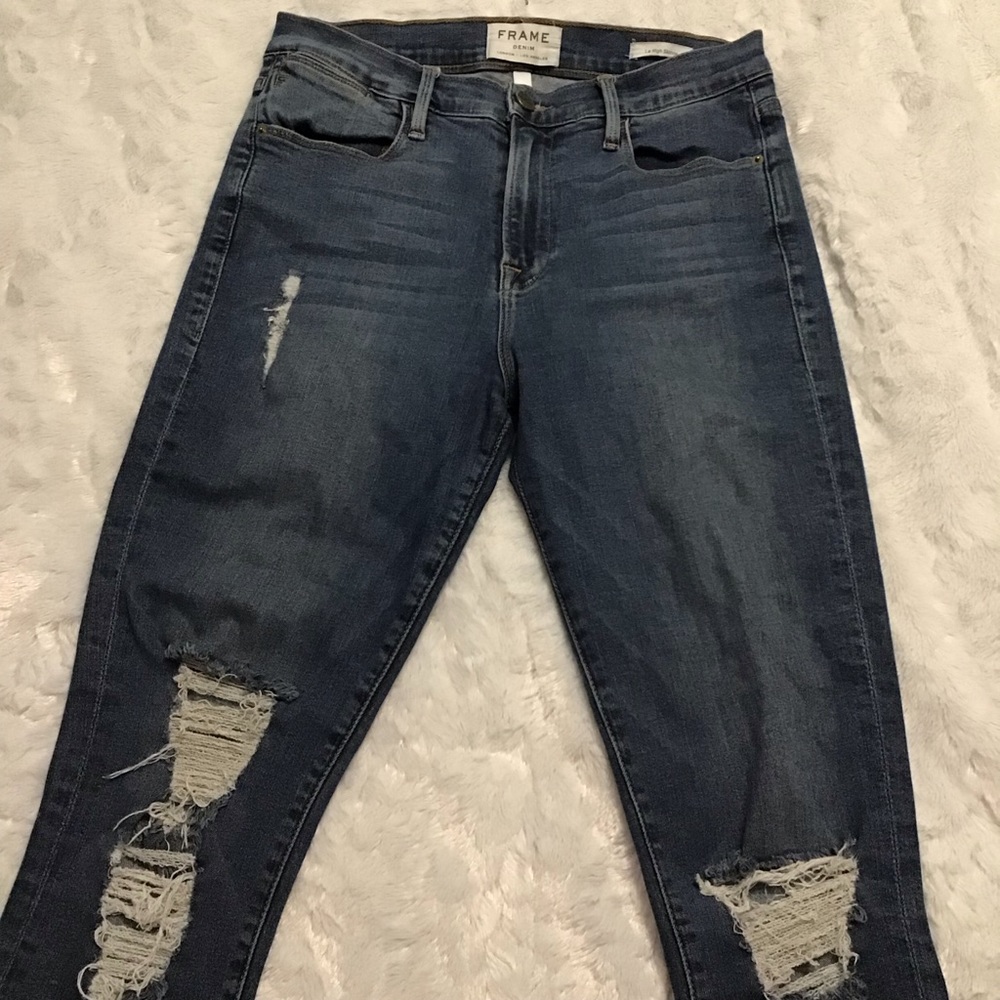Frame Denim Le High Skinny Jeans in Mooreyard. Size 28. Distressed